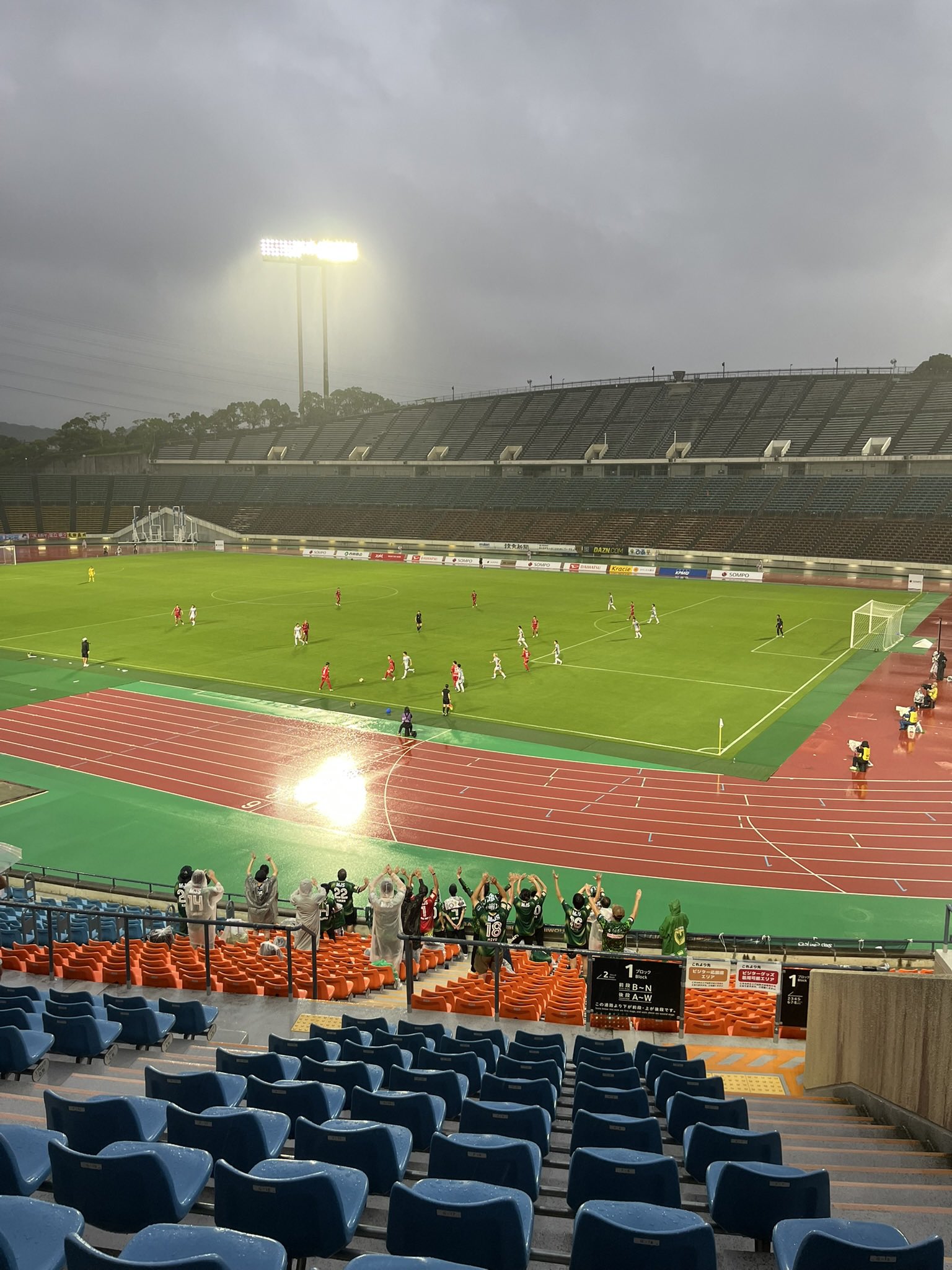 雨の神戸遠征