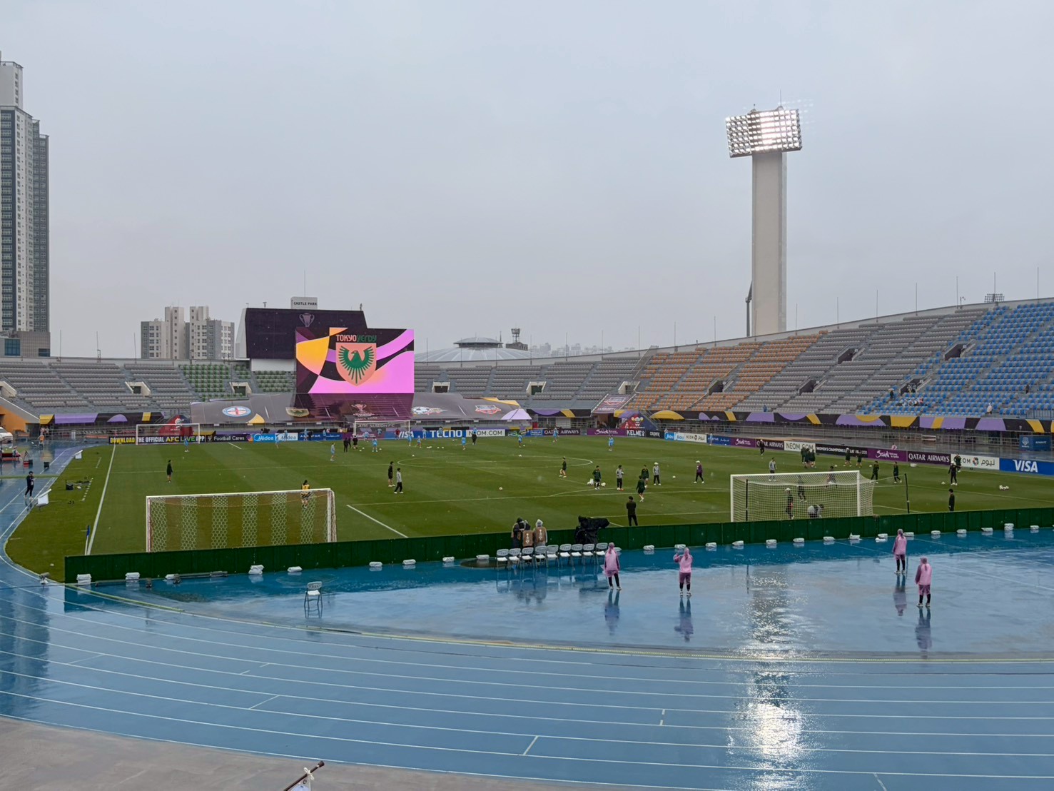 雨の韓国遠征のスタジアム